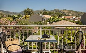 Rosilion Studios & Apartments
